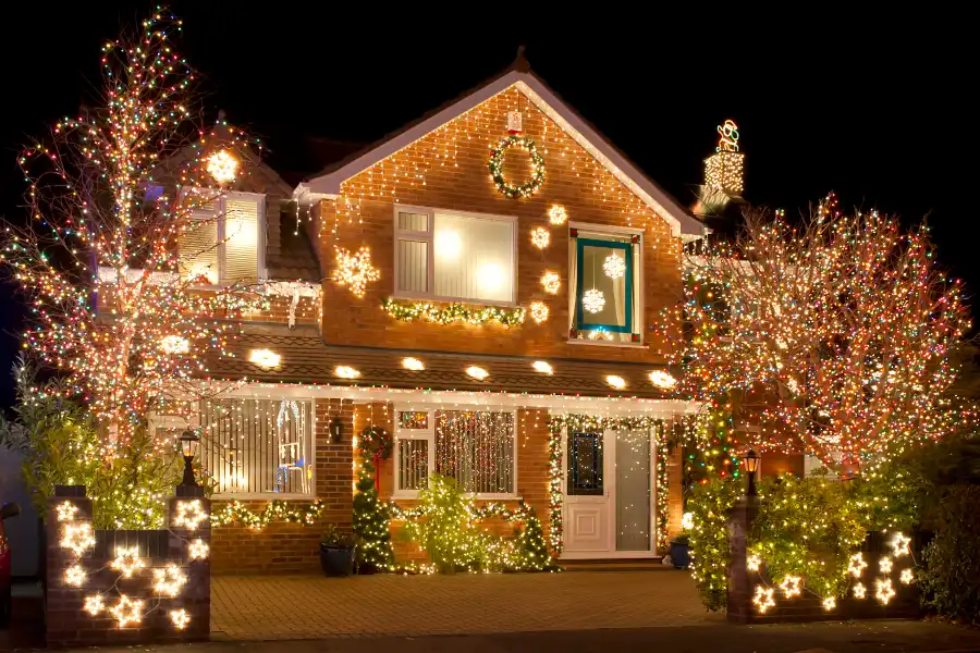 How Professional Christmas Light Installation Works in Abbotsford, BC How Professional Christmas Light Installation Works in Abbotsford, BC